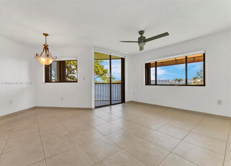 Building Photo - 15509 N Miami Lakeway