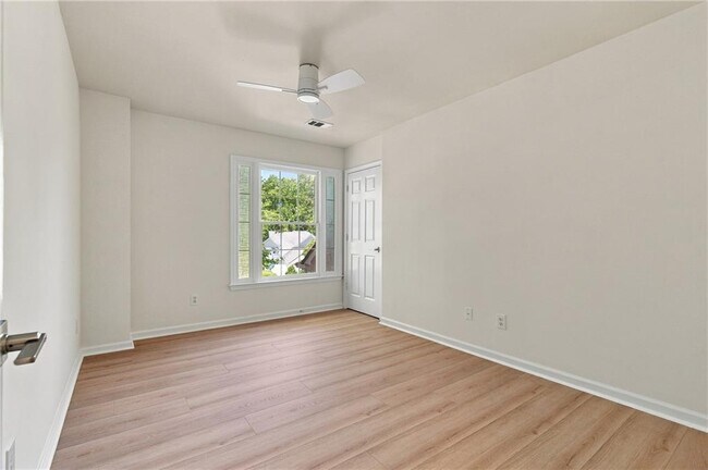 Building Photo - 2280 Orleans Ave