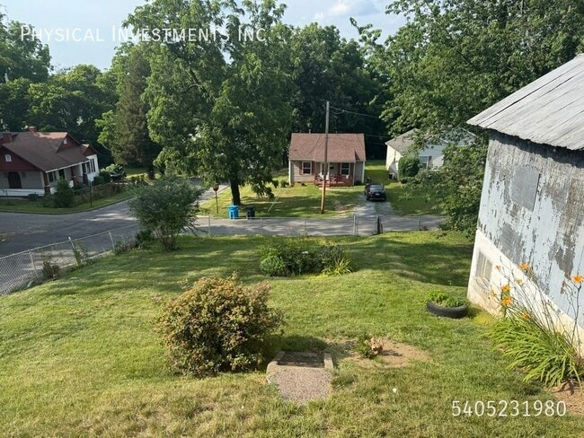 Building Photo - 1729 Moorman Ave NW