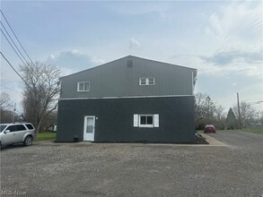 Building Photo - 5885 Youngstown Hubbard Rd