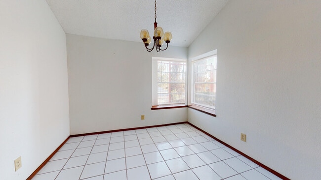 Building Photo - 909 Tepic Dr