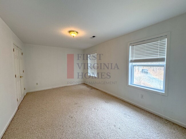 Building Photo - Zion Crossroads Colonial Rental 3Bed/2.5Bath