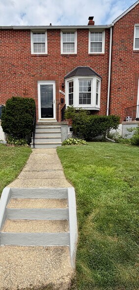 Building Photo - 1644 Thetford Rd