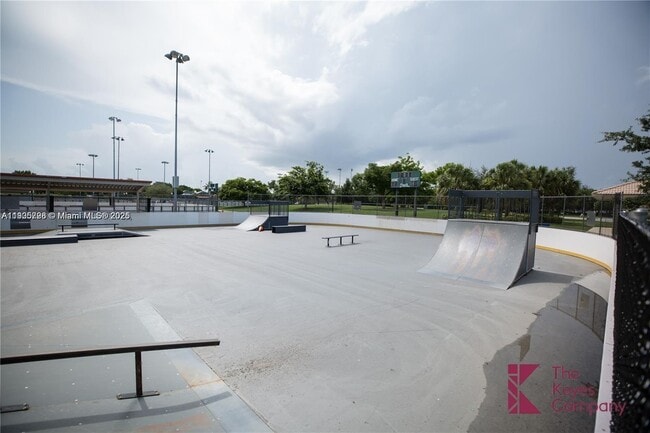 Building Photo - 2142 Madeira Dr