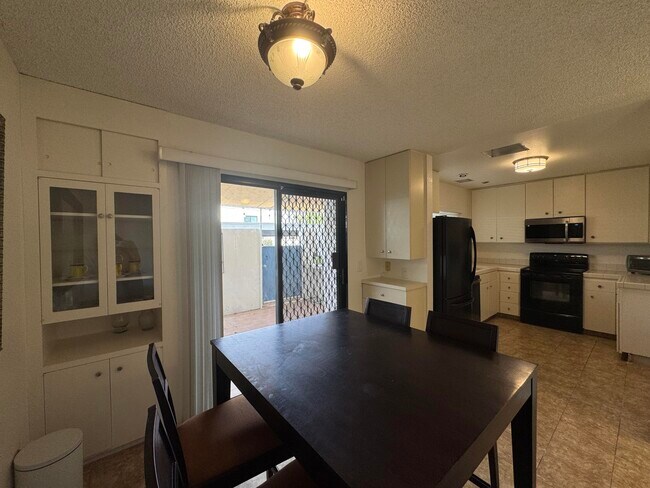 Building Photo - 48728 Desert Flower Dr