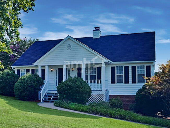 Building Photo - 615 Asheby Woods Rd