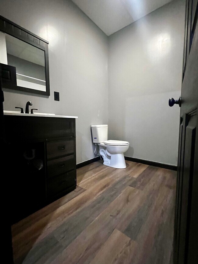 Building Photo - Berkely Manor