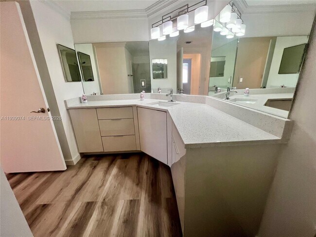 Building Photo - 1000 Scotia Dr