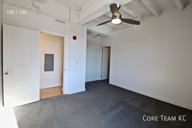 Building Photo - 217 W Pershing Rd