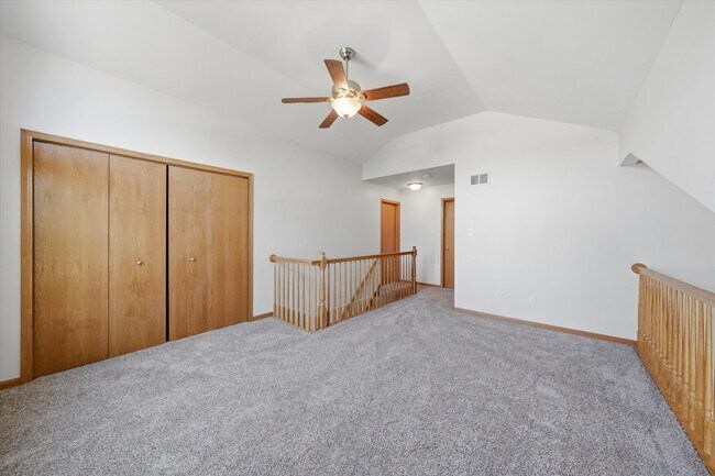 Building Photo - 16051 Laurel Dr