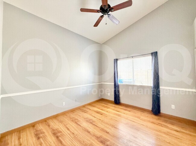 Building Photo - 1487 E Aspen Ave