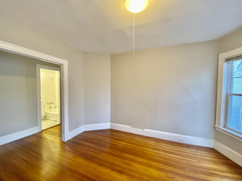 Building Photo - 9 Eustis St