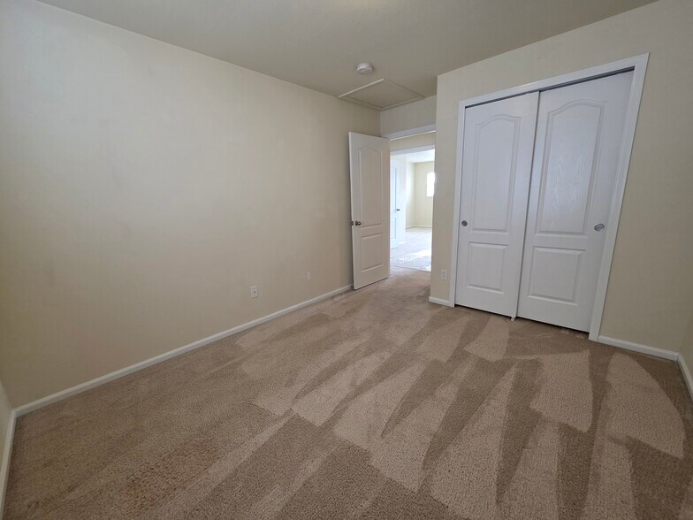 Building Photo - 874 Diamond Rim Dr