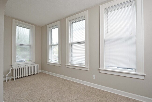 Building Photo - 3 Bed 1.5 Bath Single Family Home in St. Pau