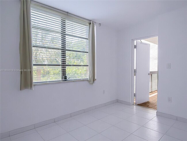Building Photo - 2333 Brickell Ave
