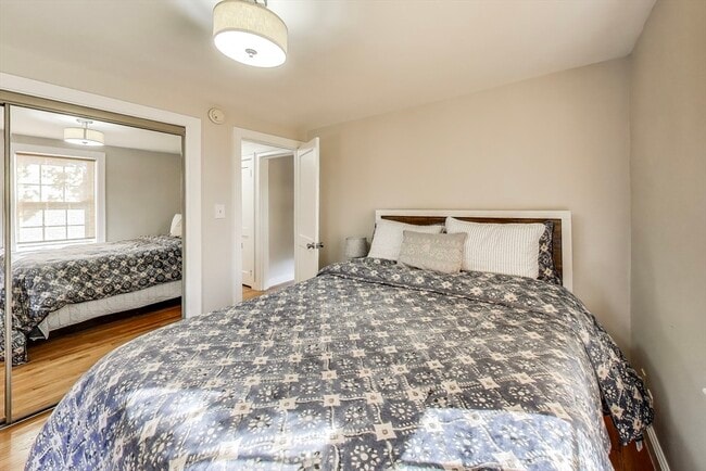 Building Photo - 40 Dunster Ln