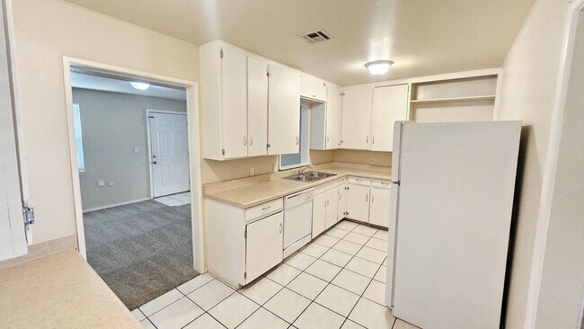 Building Photo - Warr Acres- 3 Bed/1 Bath