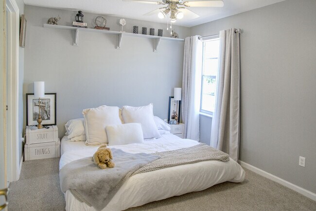 Building Photo - 2877 SW Venice Ct