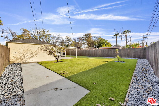 Building Photo - 6323 Farmdale Ave