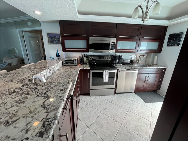 Building Photo - 333 NE 21st Ave