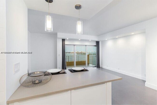 Building Photo - 880 NE 69th St