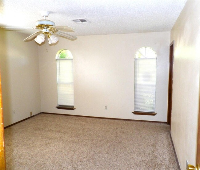 Building Photo - 4536 SE Ellsworth Ave