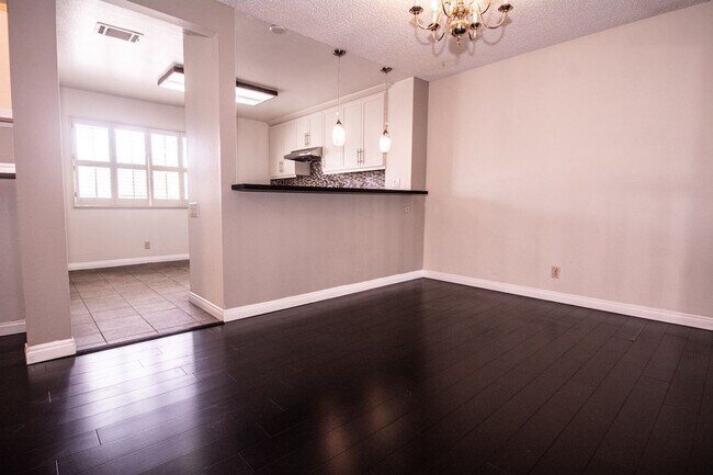 Building Photo - 848 W Huntington Dr