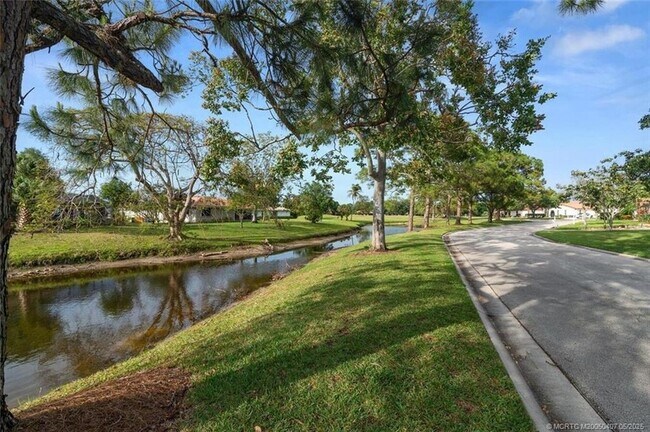 Building Photo - 4004 SW Osprey Creek Way