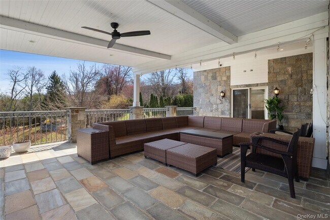 Building Photo - 20 Primrose St