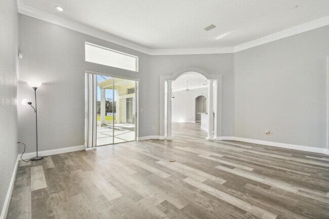 Building Photo - 6644 Country Club Rd