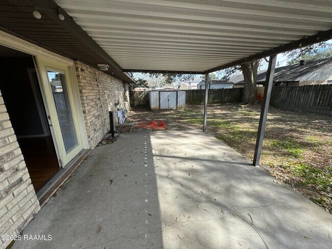 Building Photo - 107 Village Ln