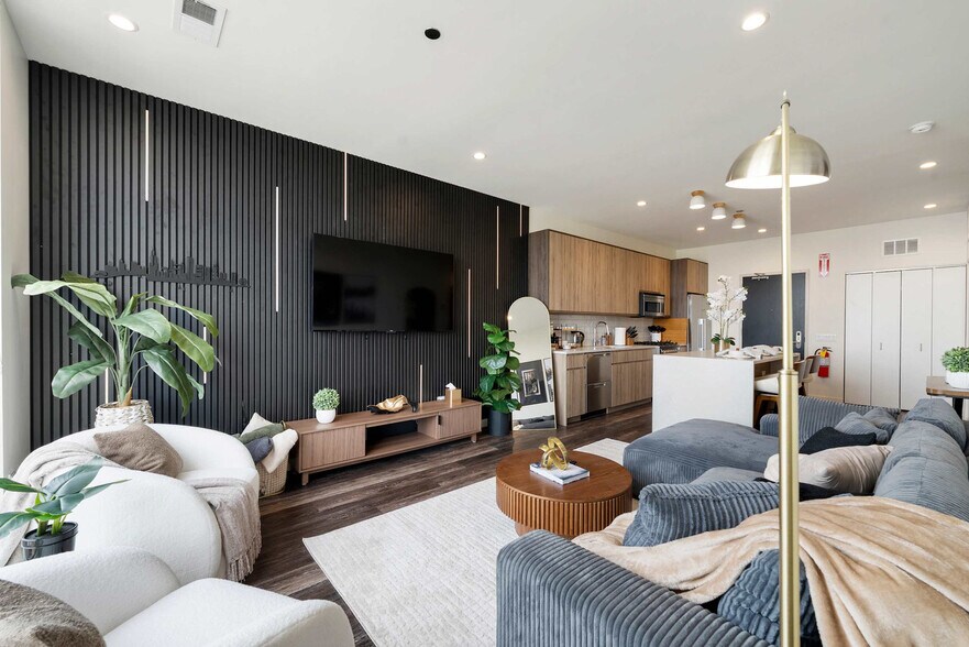 Building Photo - 1122 W Chicago Ave