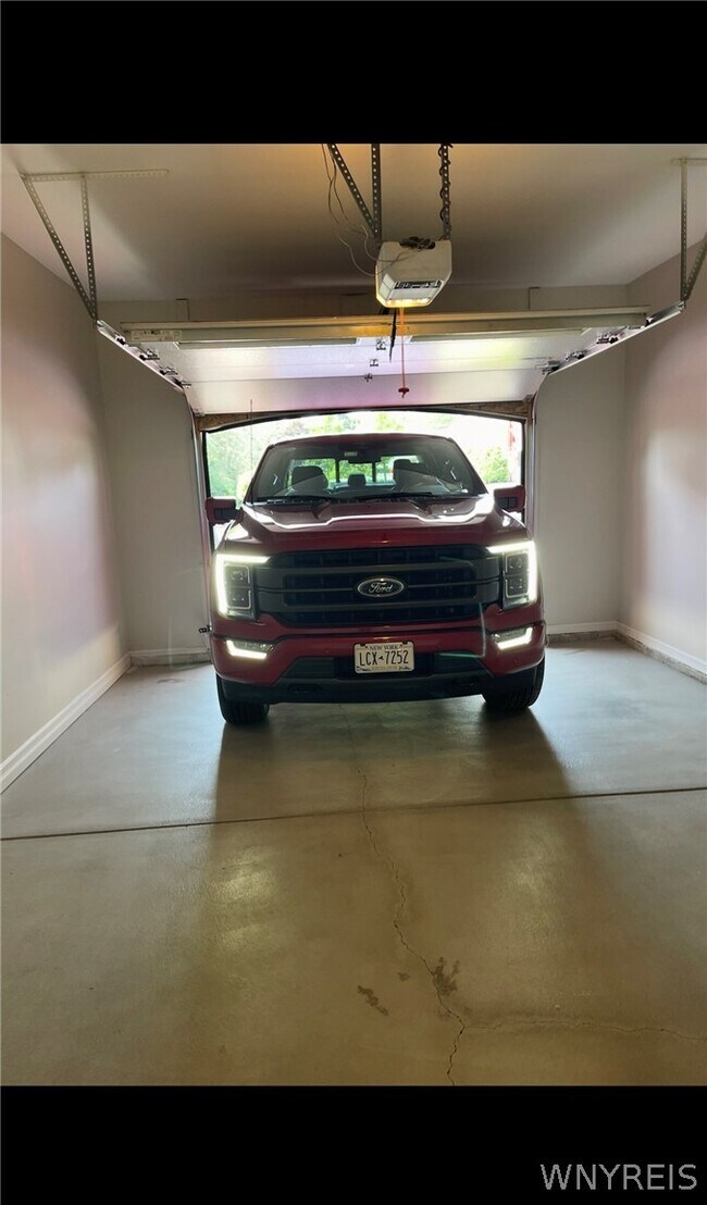 Building Photo - 5281-5287 Chestnut Ridge Rd