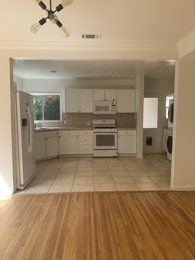 Building Photo - 1142 16th St