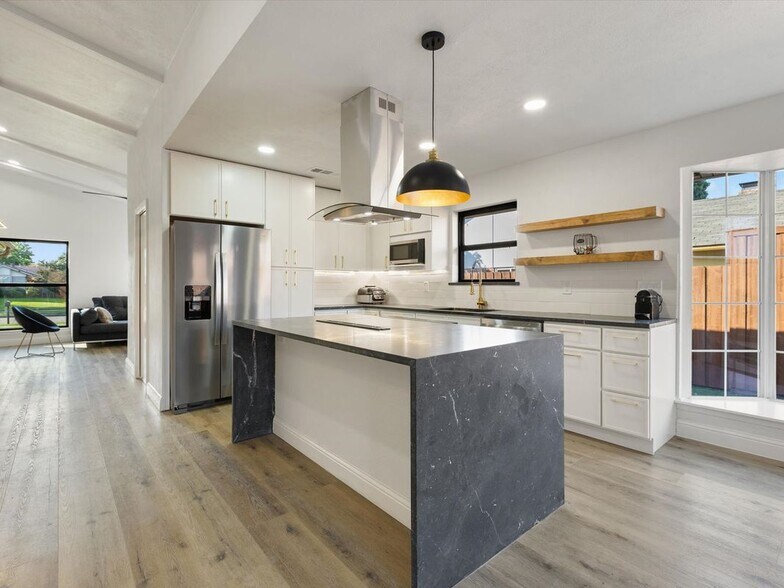 Building Photo - 3404 Newkirk Dr