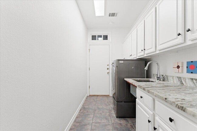 Building Photo - 10502 Grand Oak Dr