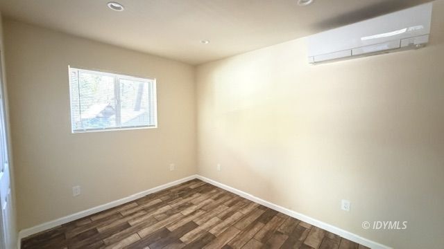 Building Photo - 1 bedroom home in center of town