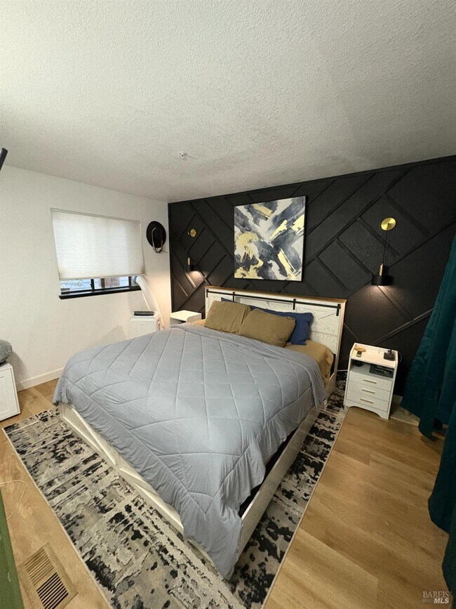 Building Photo - 136 Sea Crest Cir