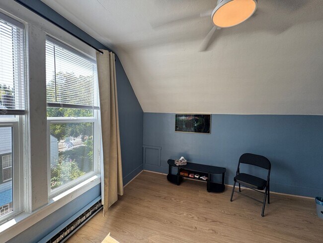 Building Photo - 205 S 32nd Ave