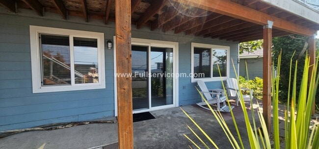 Building Photo - Quiet and charming 1 bedroom 1 bath DS apartment in Redondo Beach house