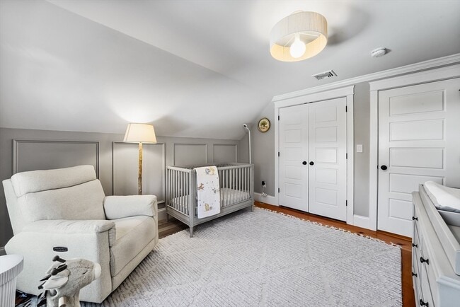 Building Photo - 814 Main St