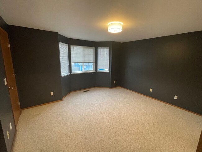 Building Photo - ***PENDING APPLICATION***Beautiful 3 Bedro...