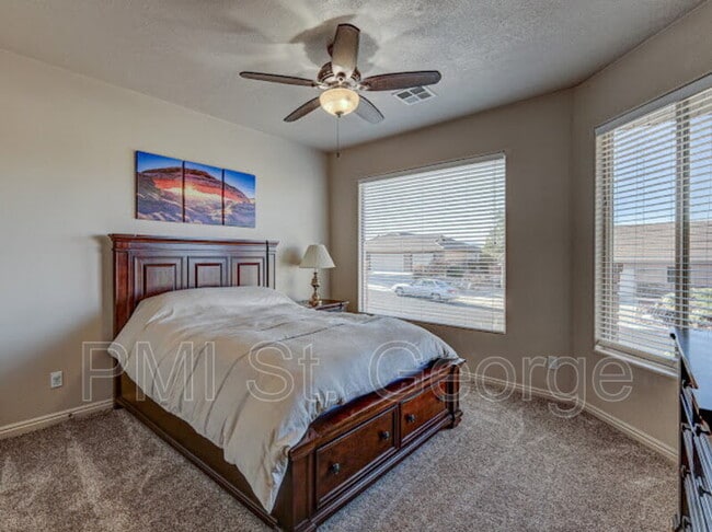 Building Photo - 621 Rolling Hills Dr