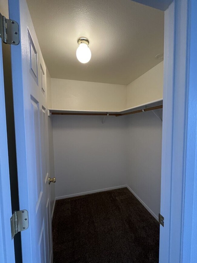 Building Photo - 1408 N Raymond St