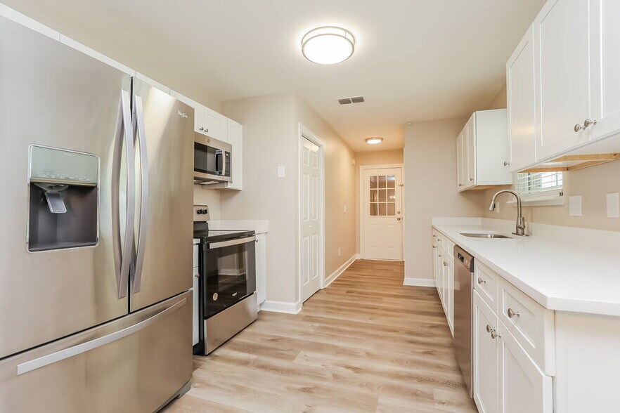 Building Photo - 407 Cindi Ct