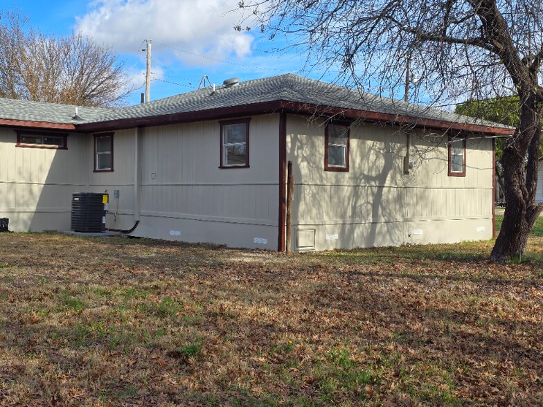 Building Photo - 502 S Pearl St