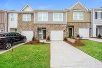 Building Photo - Fantastic 3bd/2ba home! Coming soon!