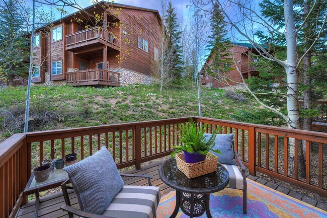 Building Photo - 7 Lookout Ridge Dr
