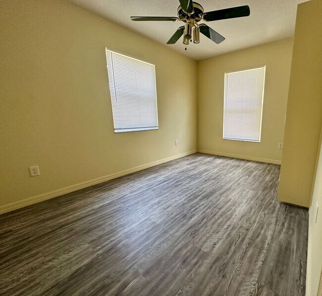 Building Photo - Beautiful Home Oversized Lot