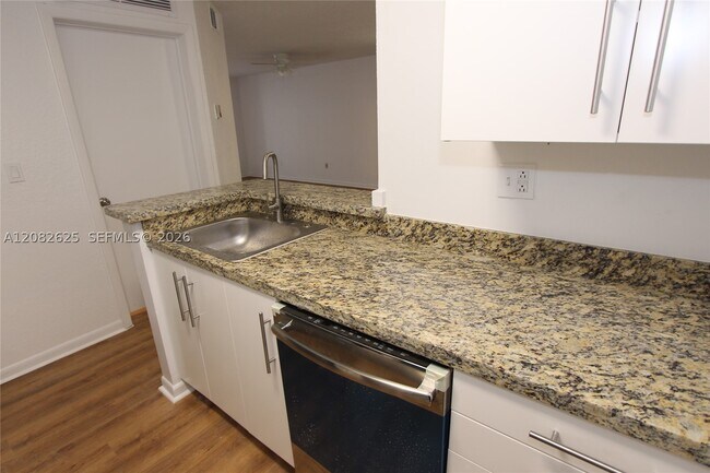 Building Photo - 2881 N Oakland Forest Dr